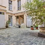 Apartment Ile Saint Louis By Studio Prestige